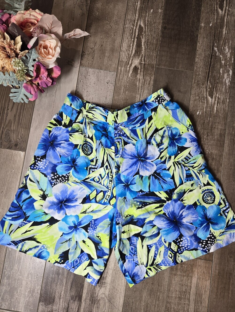 Ship'n Shore Tropical Blue & Lime Floral Women's Bermuda Shorts Size Large EUC